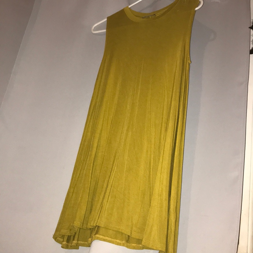 Sleeveless flowy dress